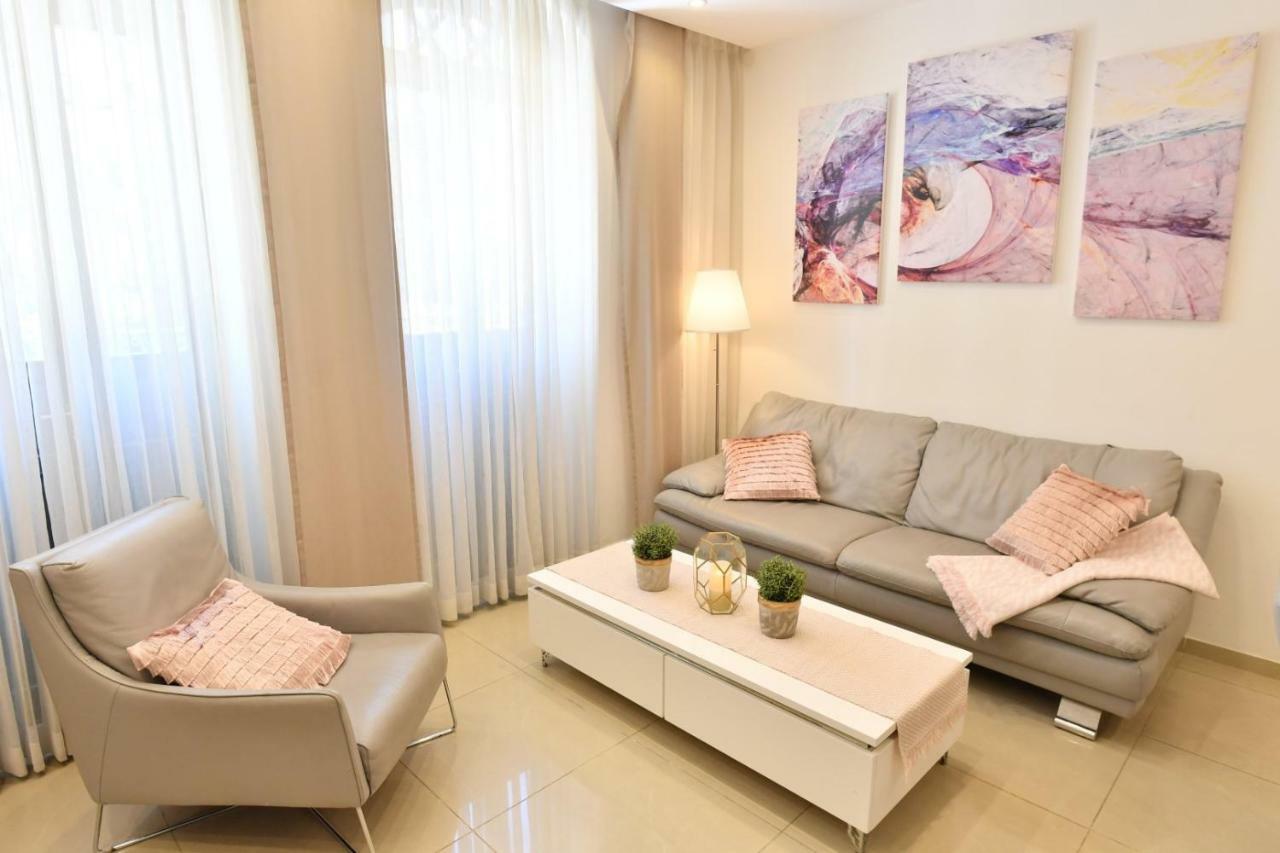 Saidoff, Amazing 4 Bedroom 3 Bath In City Center, Pool, Parking!!! القدس المظهر الخارجي الصورة