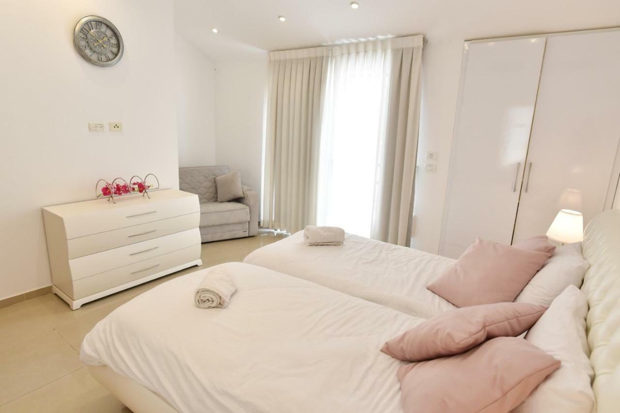 Saidoff, Amazing 4 Bedroom 3 Bath In City Center, Pool, Parking!!! القدس المظهر الخارجي الصورة