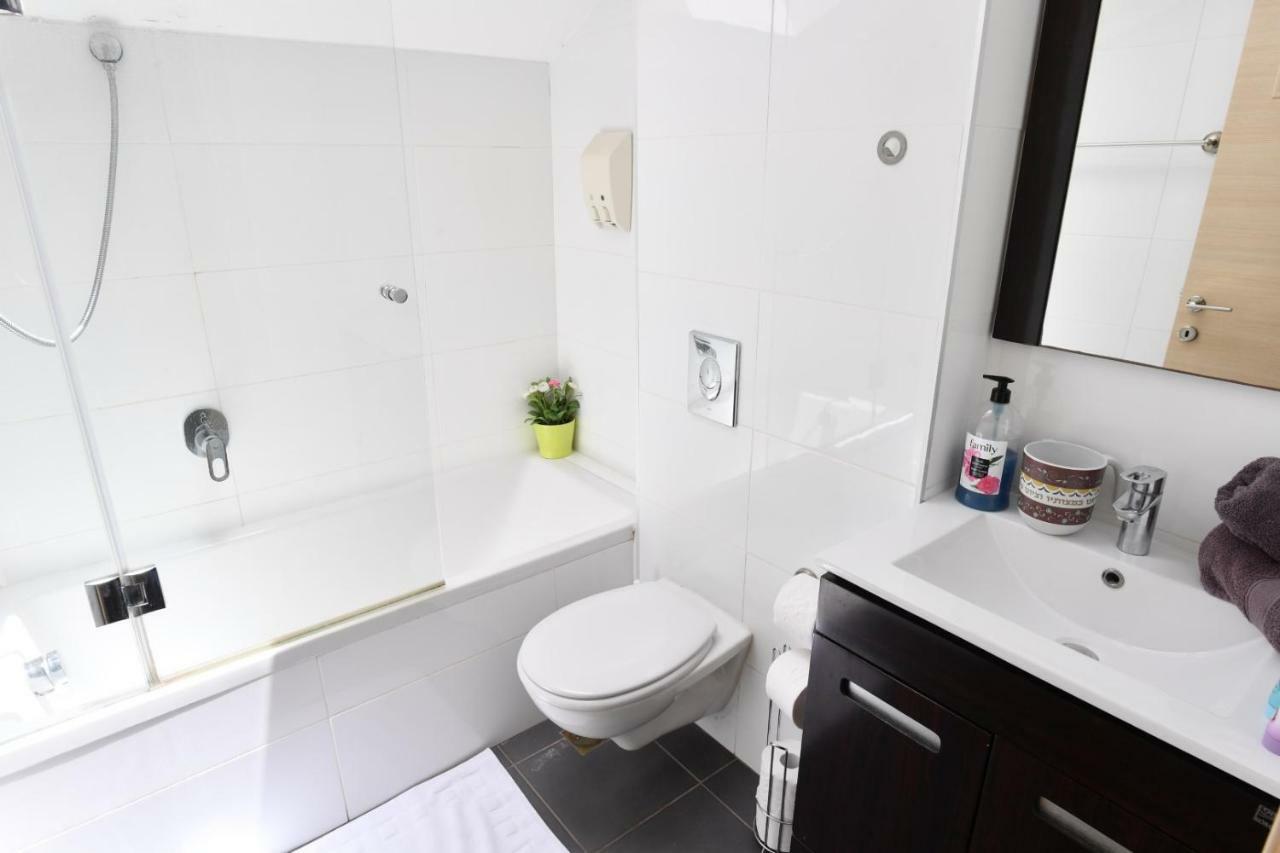 Saidoff, Amazing 4 Bedroom 3 Bath In City Center, Pool, Parking!!! القدس المظهر الخارجي الصورة