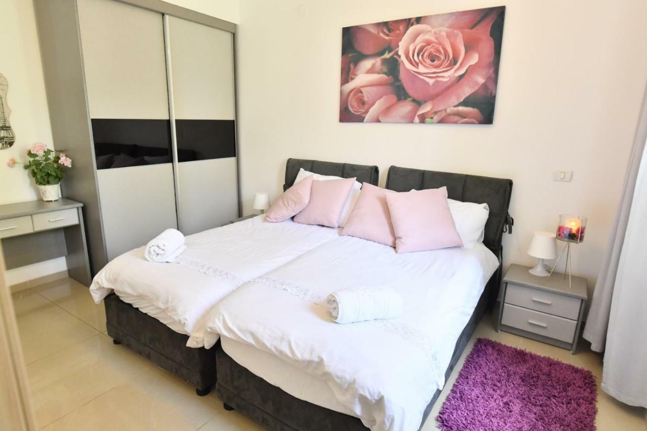 Saidoff, Amazing 4 Bedroom 3 Bath In City Center, Pool, Parking!!! القدس المظهر الخارجي الصورة