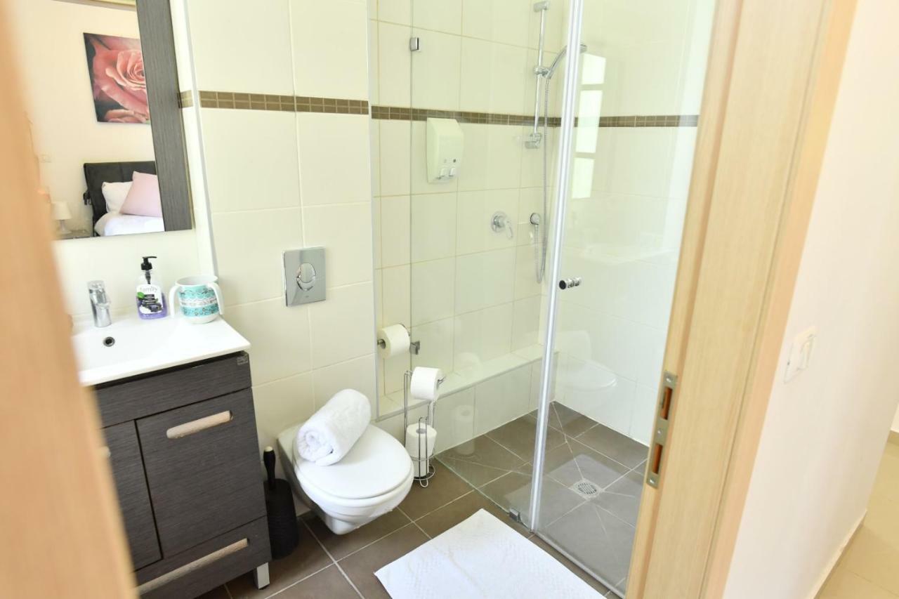 Saidoff, Amazing 4 Bedroom 3 Bath In City Center, Pool, Parking!!! القدس المظهر الخارجي الصورة